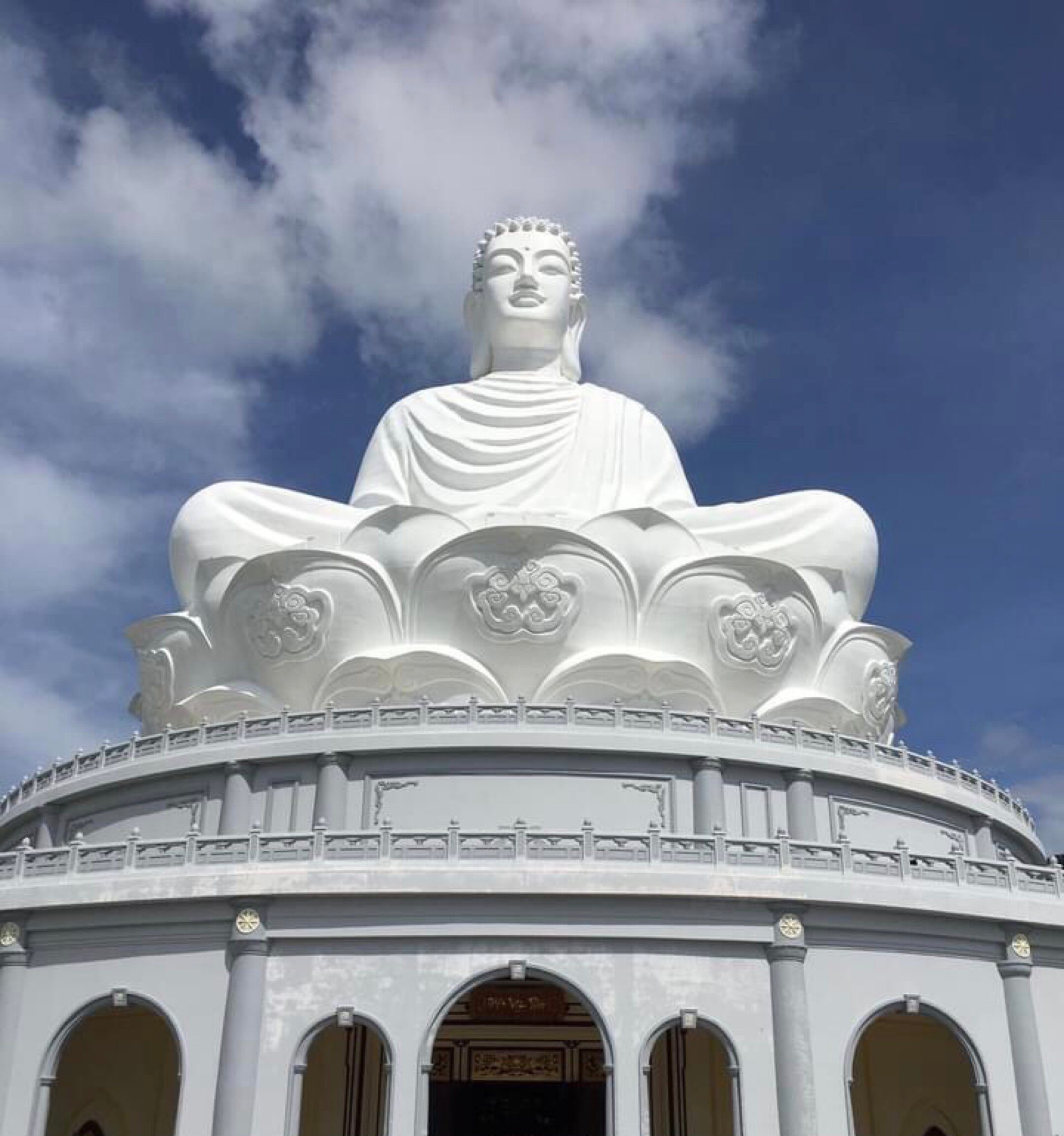 Viếng thăm chùa Phật Trắng - niềm tự hào của người dân Khánh Hòa