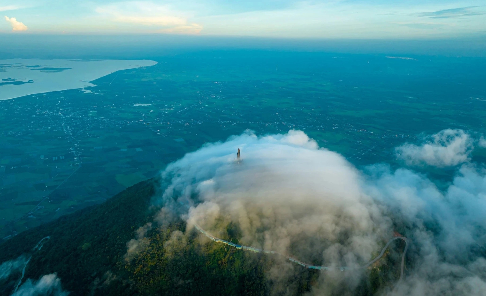 Săn mây trên nóc nhà Nam Bộ