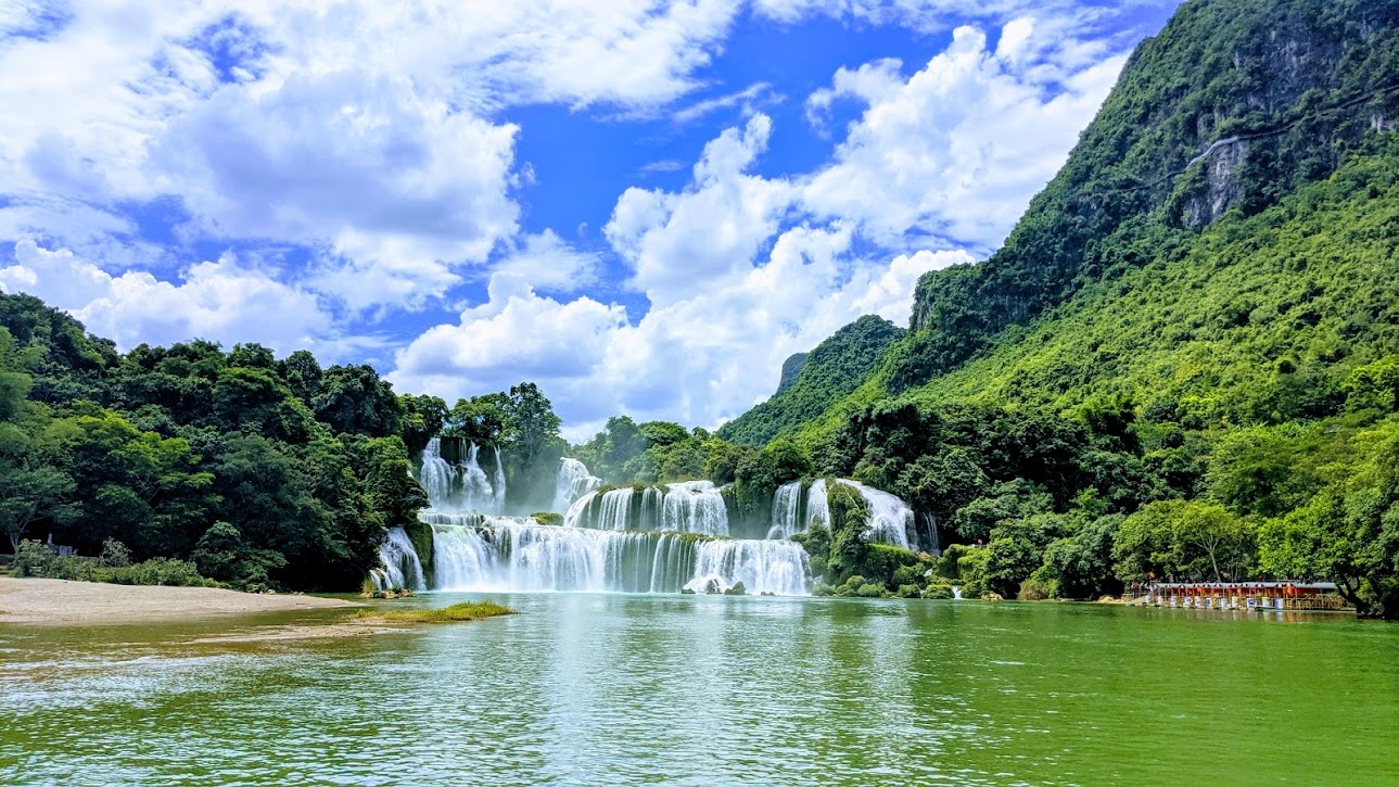 Thác Bản Giốc lọt top thác nước đẹp nhất thế giới