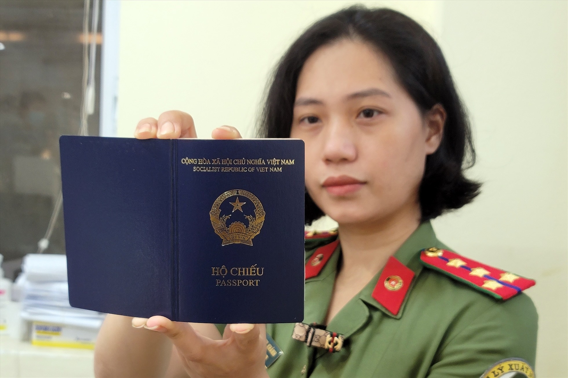Việt Nam cấp hộ chiếu gắn chip điện tử từ ngày 01/03/2023