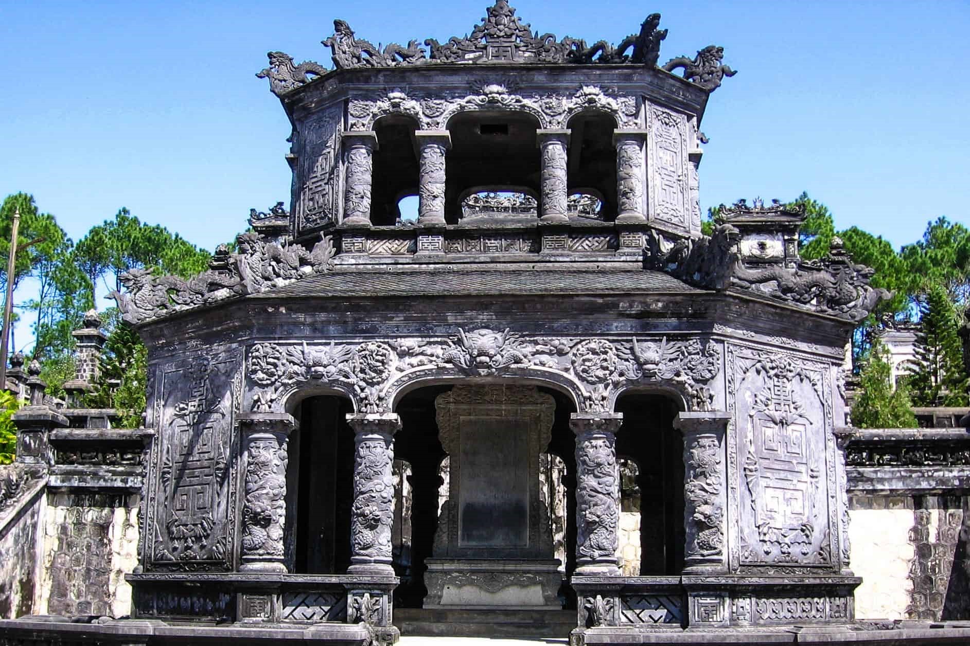 Khai-Dinh-tomb-1.jpg