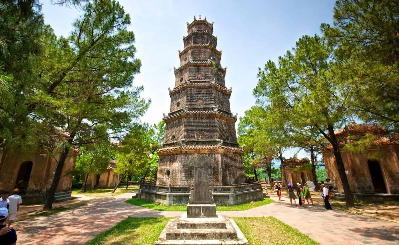 Thien-Mu-pagoda-1.jpg